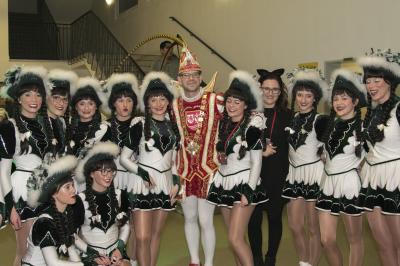 Die Neuhöfer Mariechen haben sich nen Prinz geangelt! Die Neuhöfer Mariechen haben sich nen Prinz geangelt!